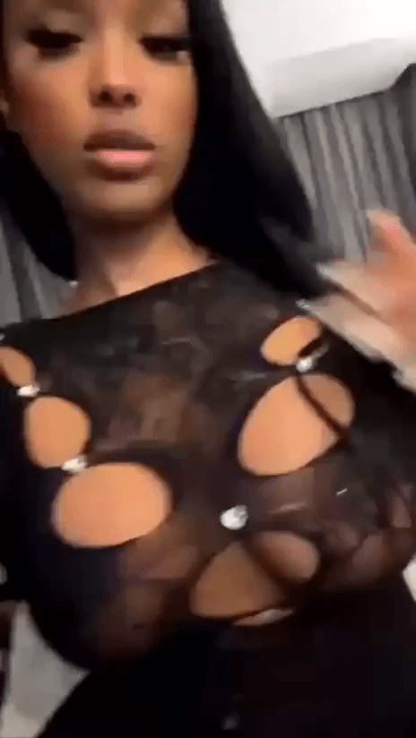 Hot Somali Girl Showing her Sexy Body